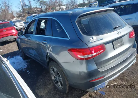 2016 Mercedes-Benz Glc 300 4Matic z USA, uszkodzony, nr VIN WDC0G4KB6GF074462